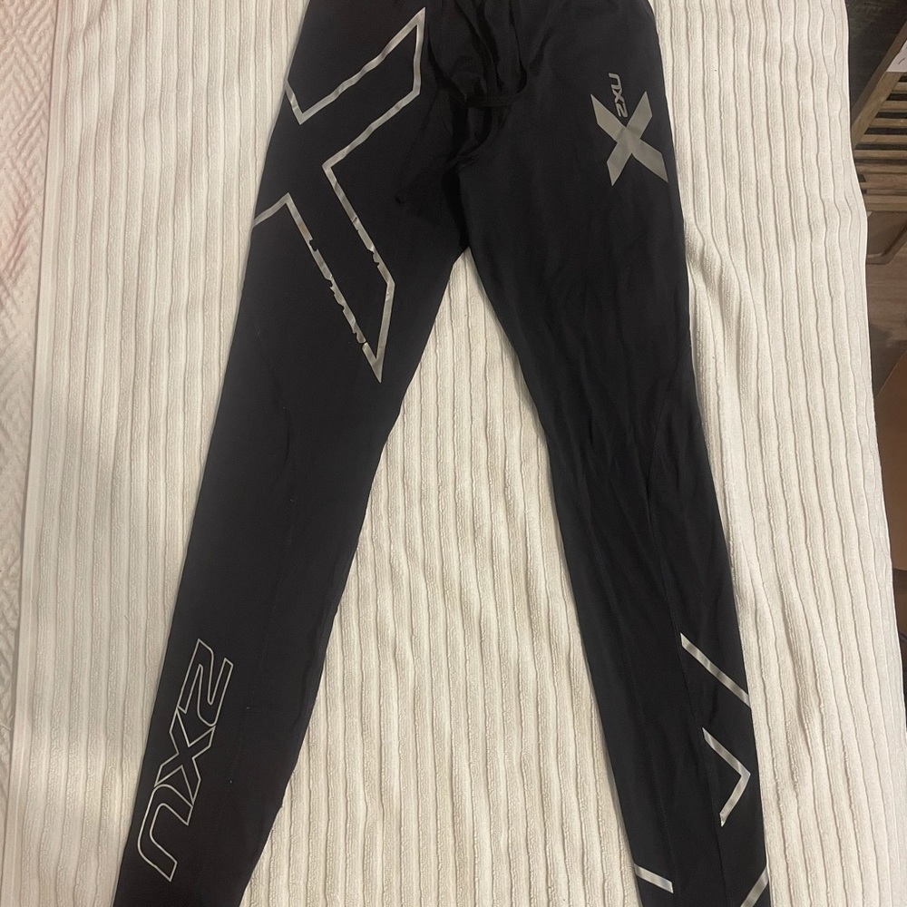 2xu performance tights. Small Tall